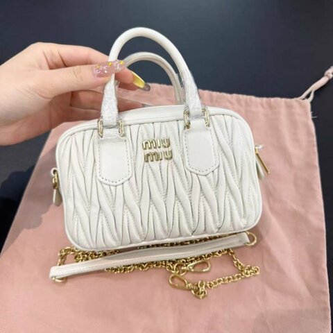 miumiu 保齡球包 mini 皺摺奶白色羊皮   全新配件塵袋