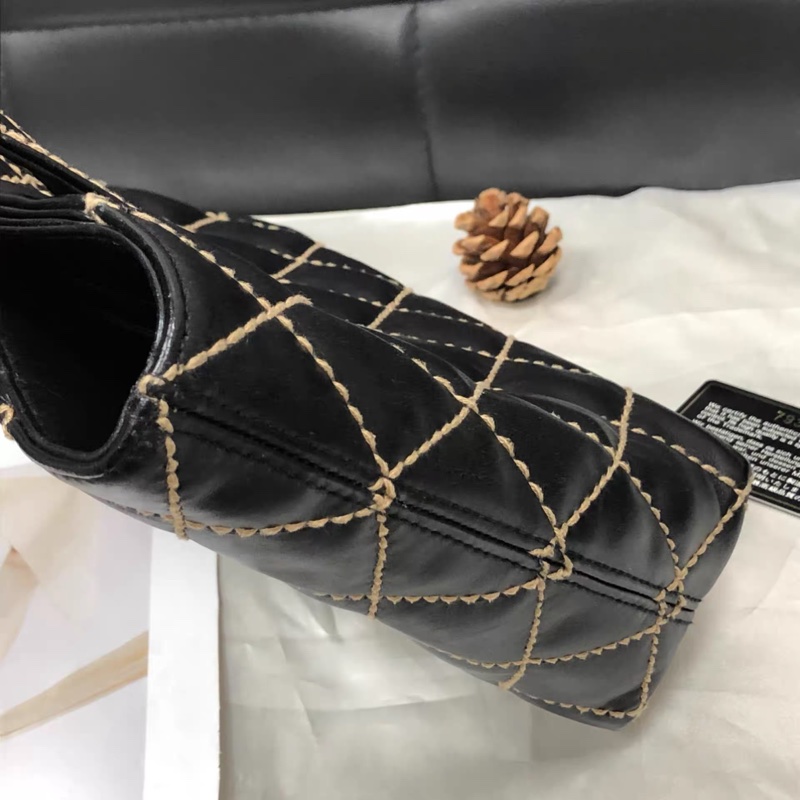 CHANEL香奈兒黑金外縫線中古薇薇安-3