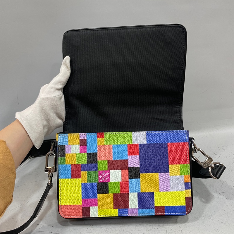 限量款✨Louis Vuitton N50036彩色棋盤格PVC拼牛皮銀釦斜背包 郵差包-15