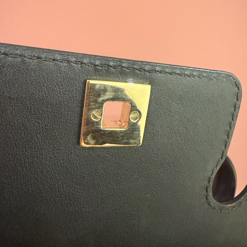 Versace 美杜莎黑色全皮刺繡皮革女王頭扣翻蓋手提包 肩背 兩用包-40