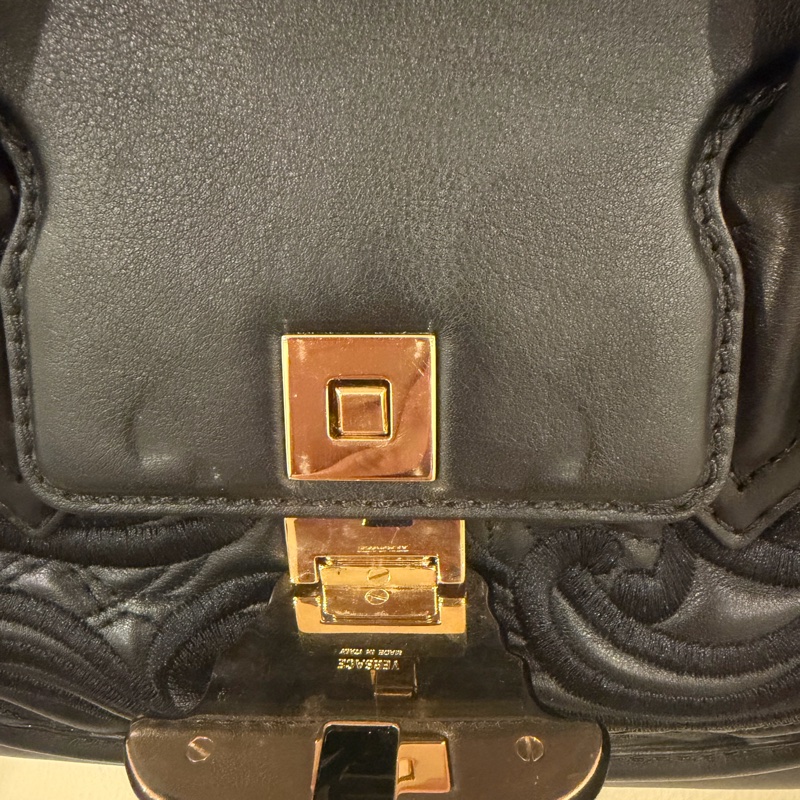 Versace 美杜莎黑色全皮刺繡皮革女王頭扣翻蓋手提包 肩背 兩用包-41