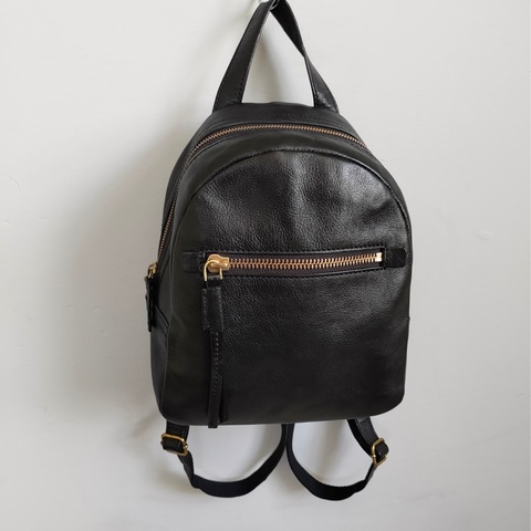 #FOSSIL 黑色牛皮後背包