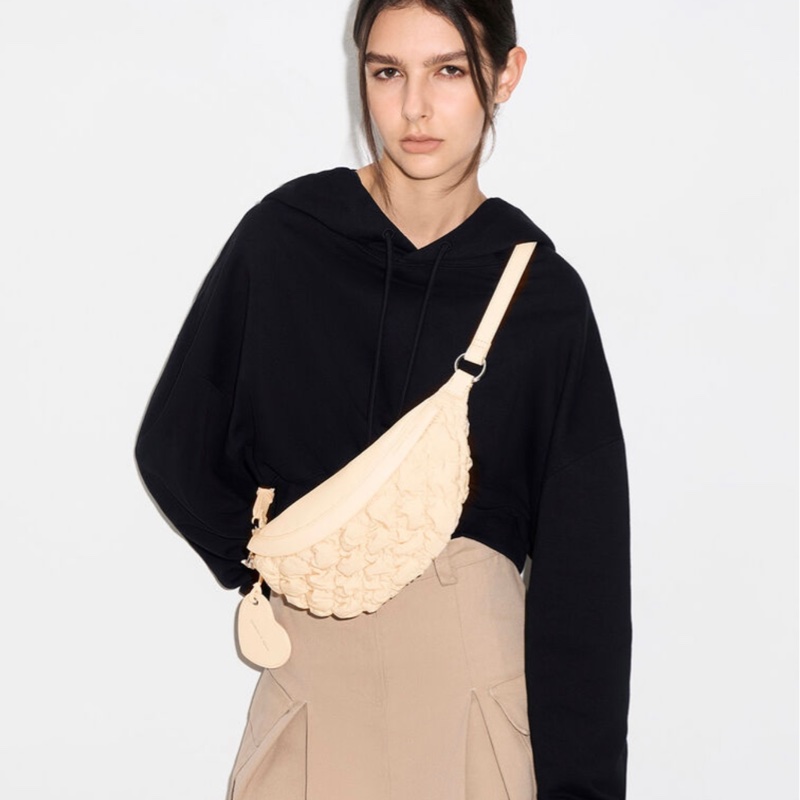 Charles&Keith Nita 抓皺腰包 米黃色+愛心鏡-4