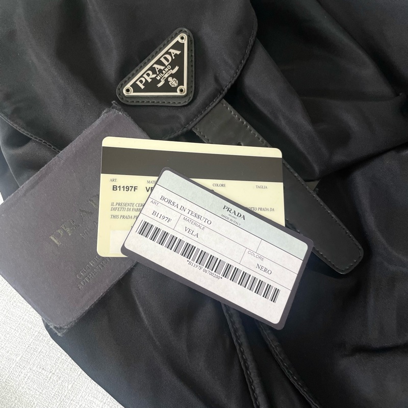 Prada 尼龍黑色後背包 有保卡!-17