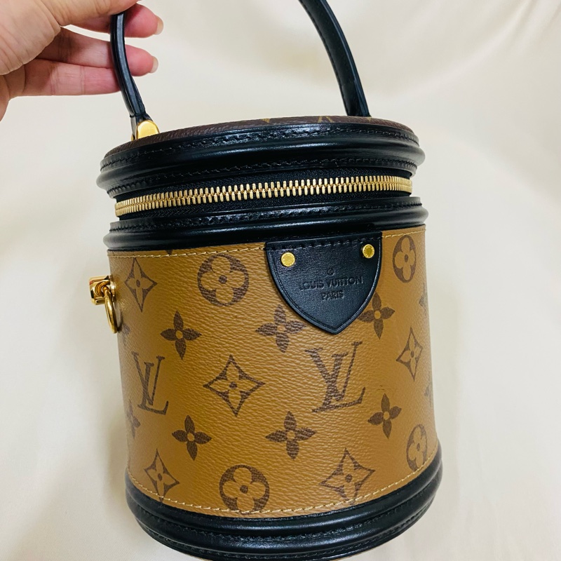LV ANNES 晶片款 圓筒包 發財包 M43986-7