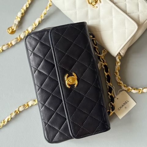 Vintage Chanel classic 19 cm flap bag 中古香奈兒豆豆迷你肩背包