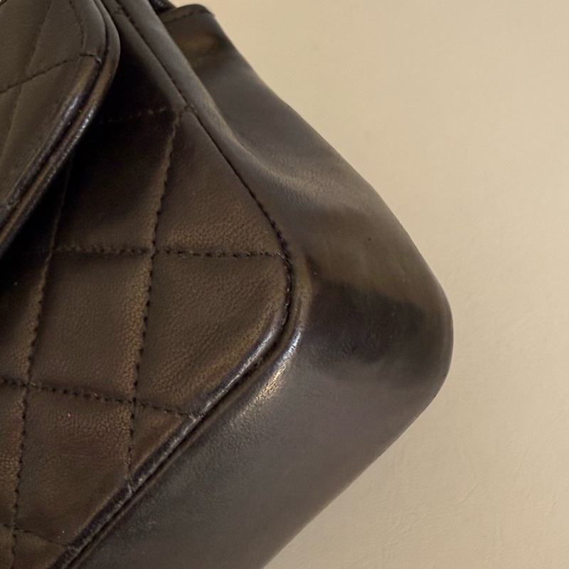 Vintage Chanel classic 19 cm flap bag 中古香奈兒豆豆迷你肩背包-10