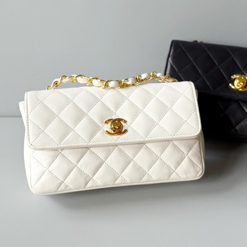 Vintage Chanel classic 19 cm flap bag 中古香奈兒豆豆迷你肩背包-0