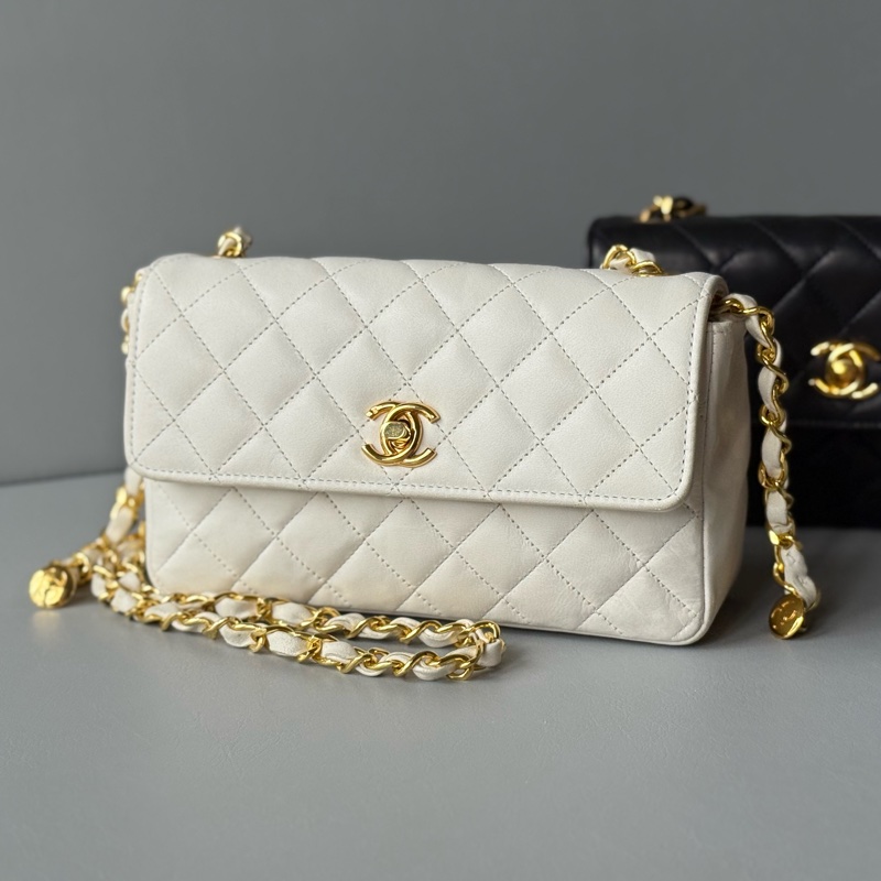 Vintage Chanel classic 19 cm flap bag 中古香奈兒豆豆迷你肩背包-3
