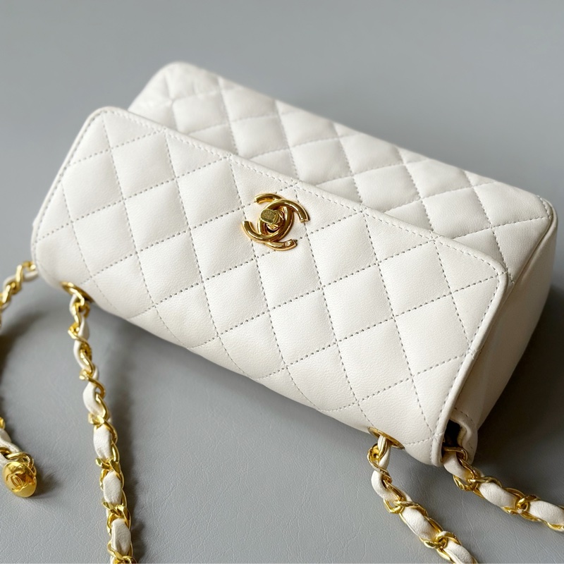 Vintage Chanel classic 19 cm flap bag 中古香奈兒豆豆迷你肩背包-4