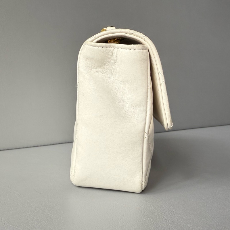 Vintage Chanel classic 19 cm flap bag 中古香奈兒豆豆迷你肩背包-8