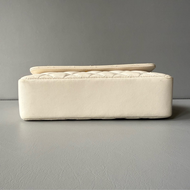 Vintage Chanel classic 19 cm flap bag 中古香奈兒豆豆迷你肩背包-10