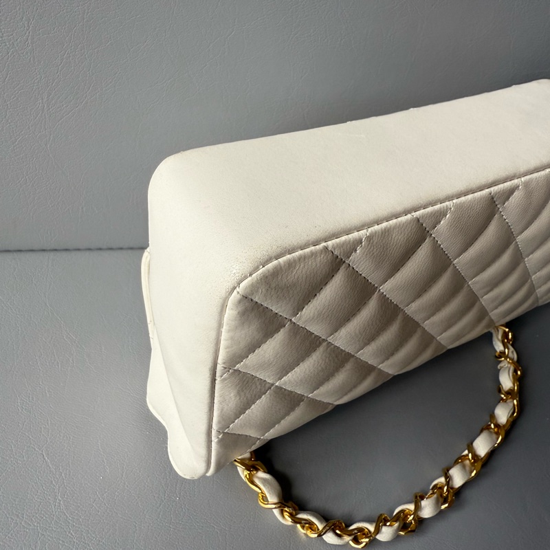 Vintage Chanel classic 19 cm flap bag 中古香奈兒豆豆迷你肩背包-11