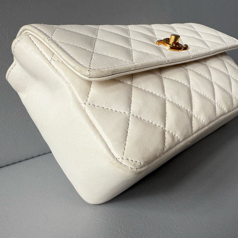 Vintage Chanel classic 19 cm flap bag 中古香奈兒豆豆迷你肩背包-14