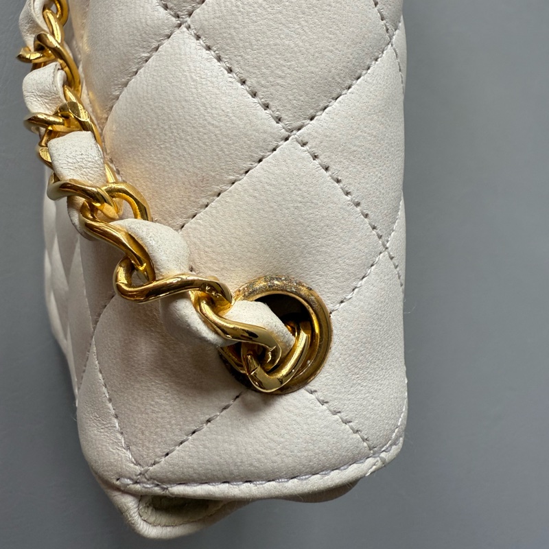 Vintage Chanel classic 19 cm flap bag 中古香奈兒豆豆迷你肩背包-18