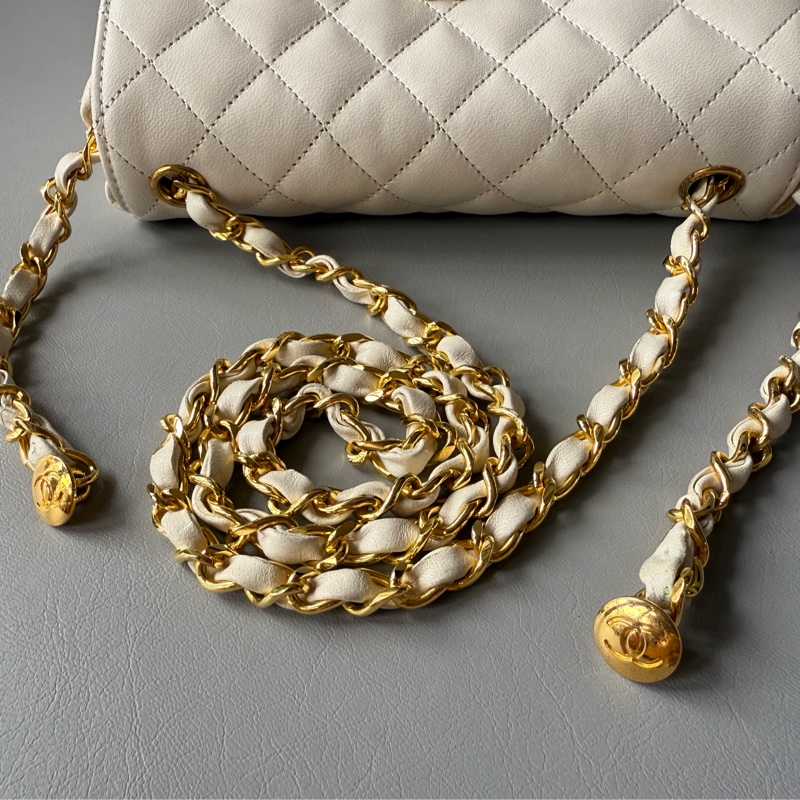 Vintage Chanel classic 19 cm flap bag 中古香奈兒豆豆迷你肩背包-20