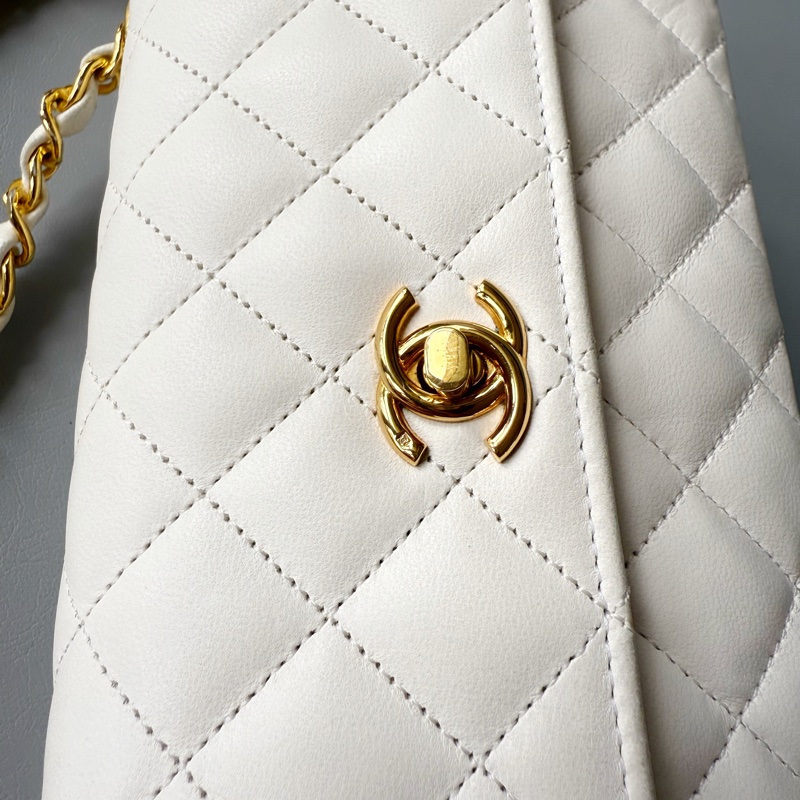 Vintage Chanel classic 19 cm flap bag 中古香奈兒豆豆迷你肩背包-21