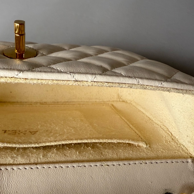 Vintage Chanel classic 19 cm flap bag 中古香奈兒豆豆迷你肩背包-34