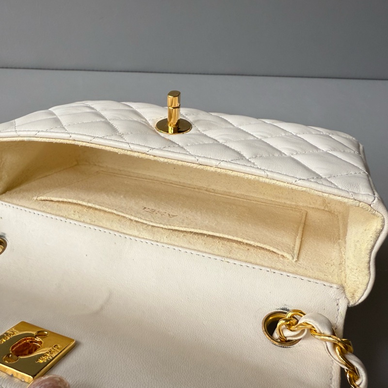 Vintage Chanel classic 19 cm flap bag 中古香奈兒豆豆迷你肩背包-35