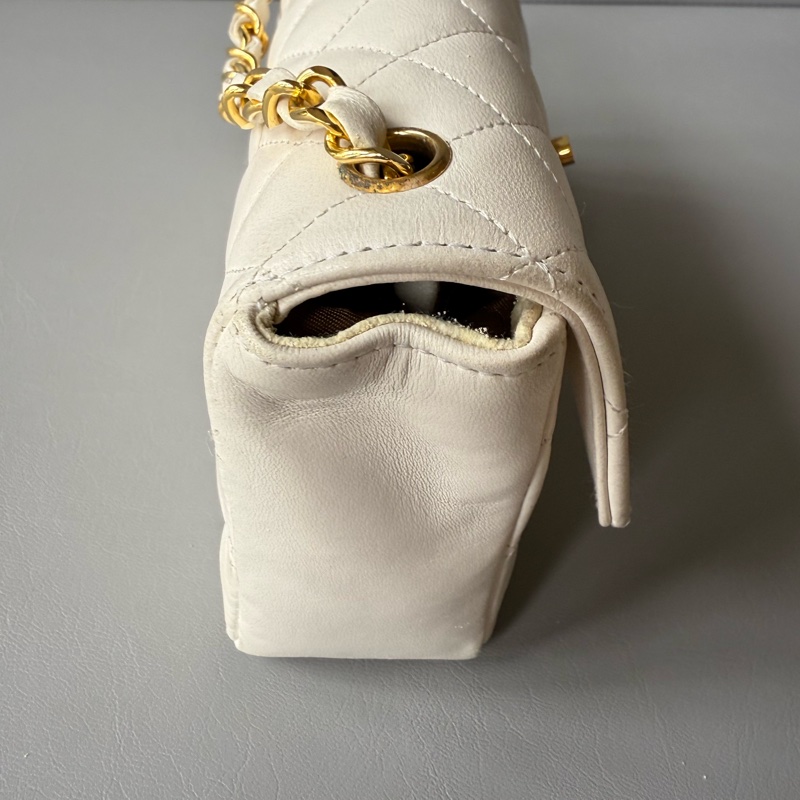 Vintage Chanel classic 19 cm flap bag 中古香奈兒豆豆迷你肩背包-15