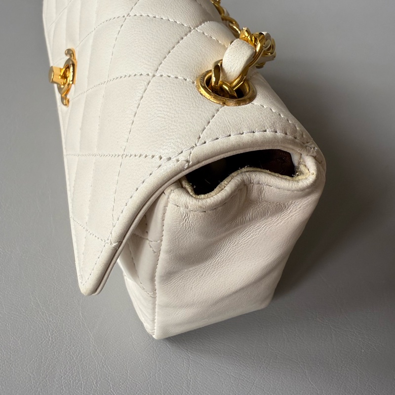 Vintage Chanel classic 19 cm flap bag 中古香奈兒豆豆迷你肩背包-16