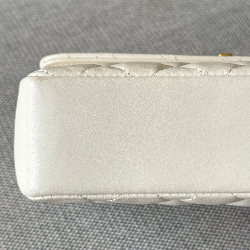 Vintage Chanel classic 19 cm flap bag 中古香奈兒豆豆迷你肩背包-26