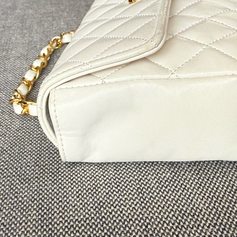 Vintage Chanel classic 19 cm flap bag 中古香奈兒豆豆迷你肩背包-28