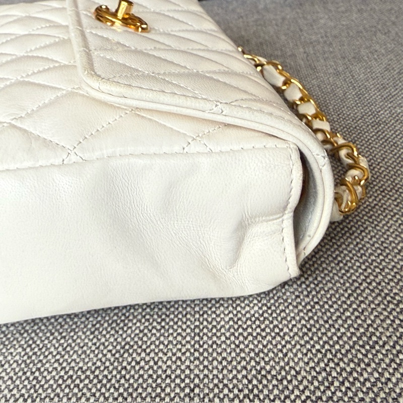 Vintage Chanel classic 19 cm flap bag 中古香奈兒豆豆迷你肩背包-29