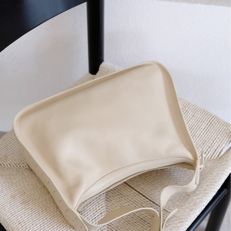 Delvaux 米白D扣牛皮單肩包🤍-4