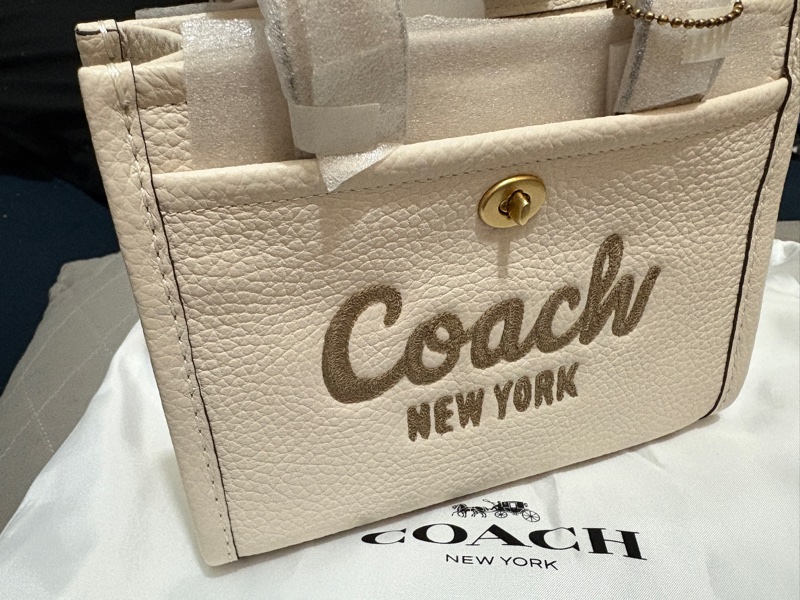 Coach 全新皮質奶油白色肩背包-0