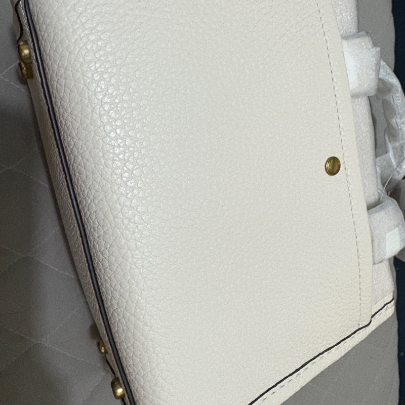 Coach 全新皮質奶油白色肩背包-5