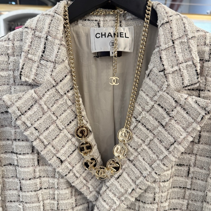 Chanel淡金圓牌字母水鑽星星腰鏈-1