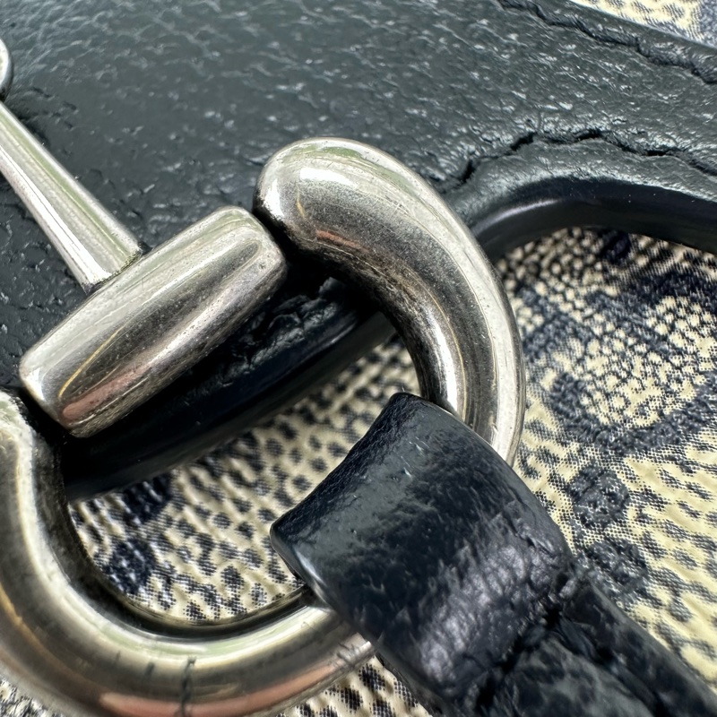 GUCCI Horsebit 1955 海軍藍手機包 斜肩包-9