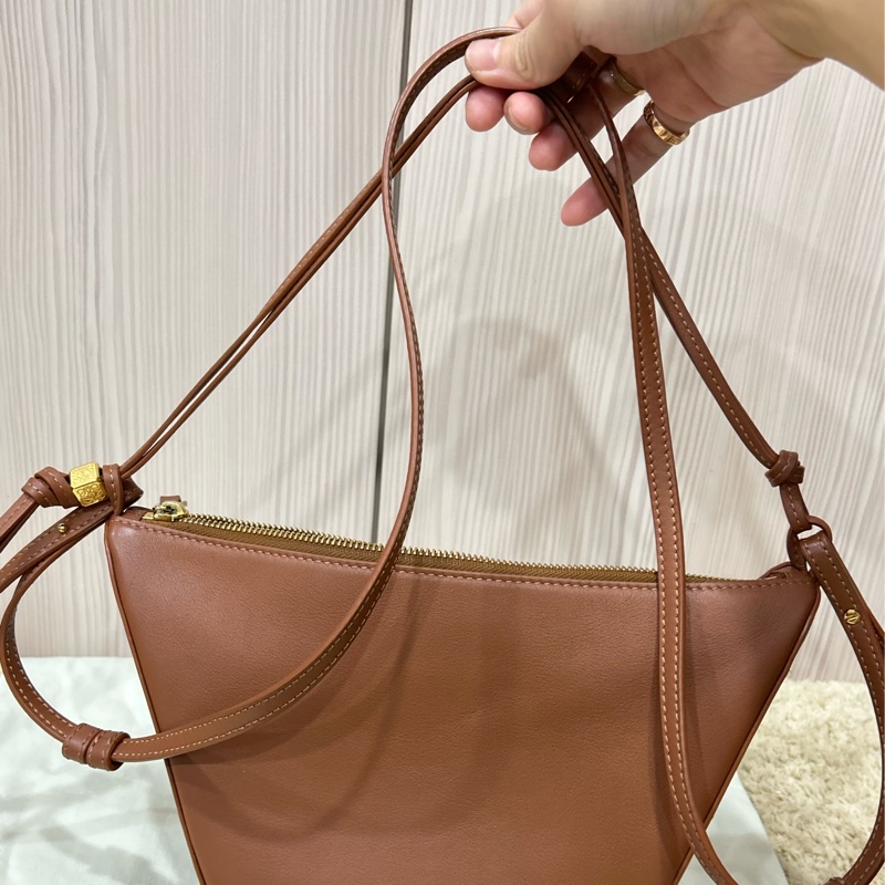 LOEWE 迷你 Hammock Hobo 經典小牛皮包 焦糖色-17