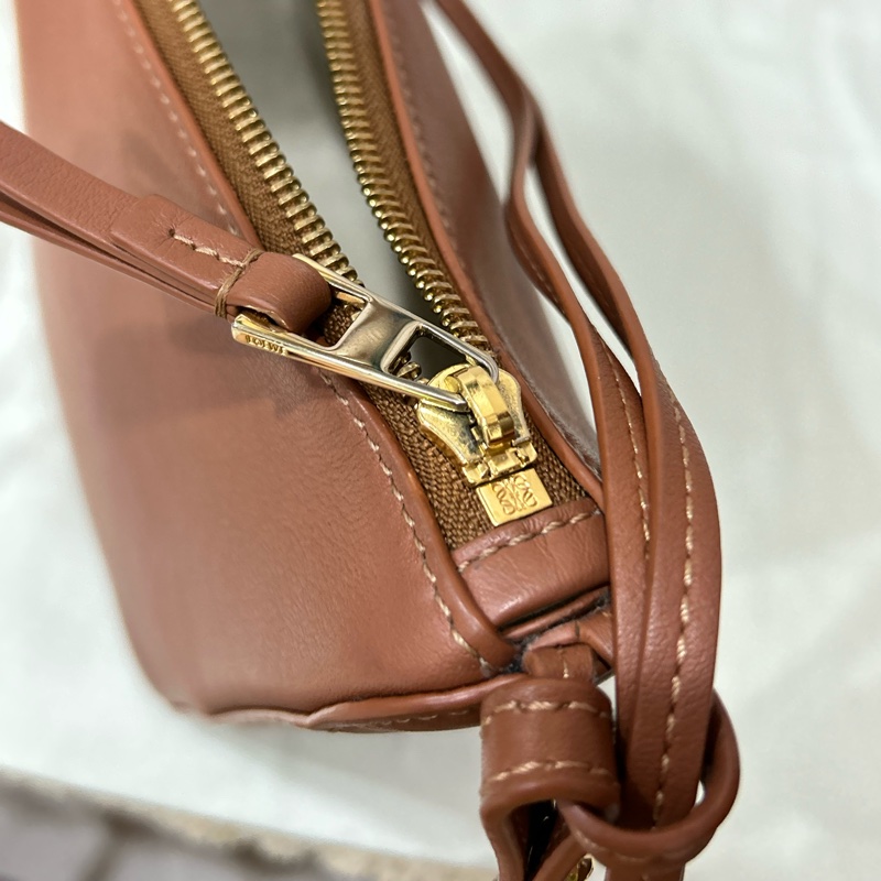 LOEWE 迷你 Hammock Hobo 經典小牛皮包 焦糖色-22