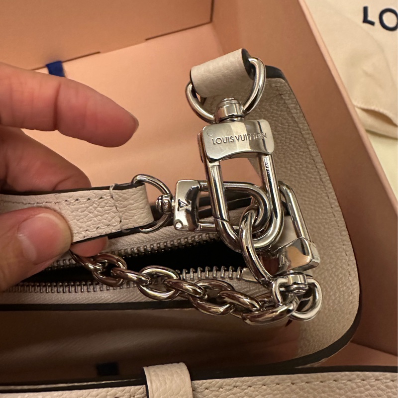 lv marelle 手袋肩背包白色-10
