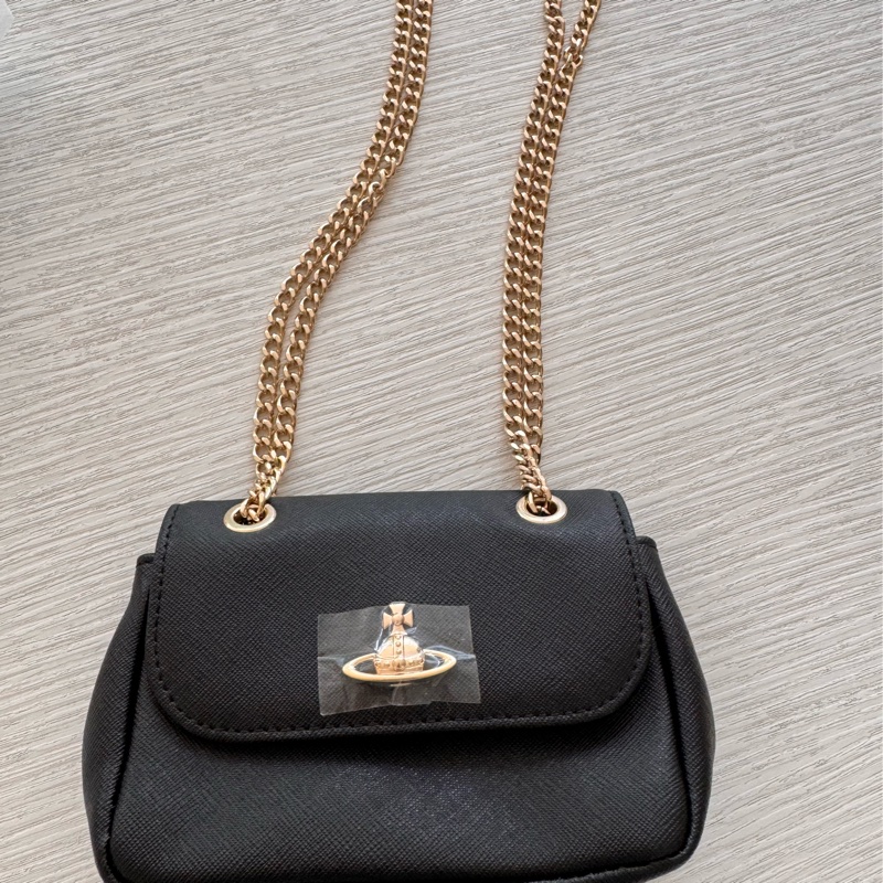 Vivienne Westwood Saffiano防刮翻蓋斜背/鏈條包 黑金 近全新 西太后 包包 小包 小廢包-0