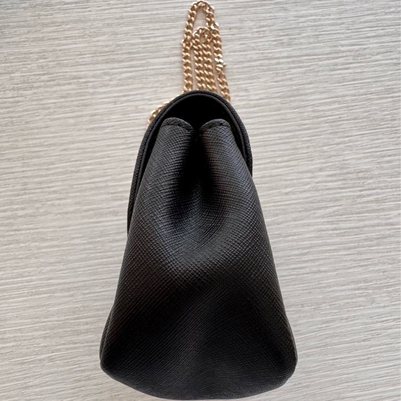 Vivienne Westwood Saffiano防刮翻蓋斜背/鏈條包 黑金 近全新 西太后 包包 小包 小廢包-5