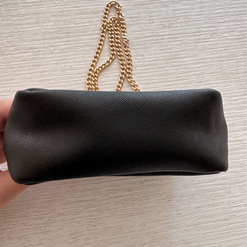 Vivienne Westwood Saffiano防刮翻蓋斜背/鏈條包 黑金 近全新 西太后 包包 小包 小廢包-6