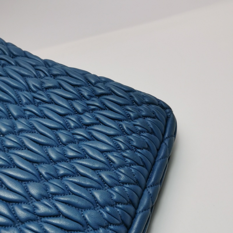 9❤️miumiu羊皮褶皺鑽石💎單肩包-15