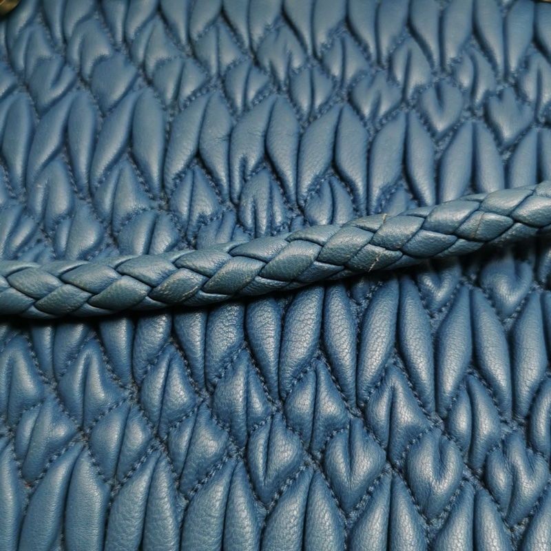 9❤️miumiu羊皮褶皺鑽石💎單肩包-18