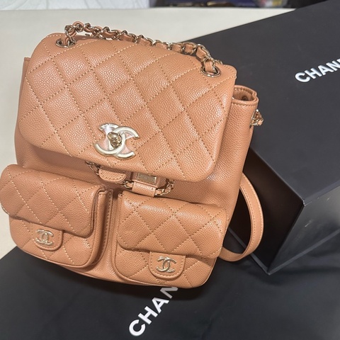 Chanel 雙口袋後背包 焦糖色