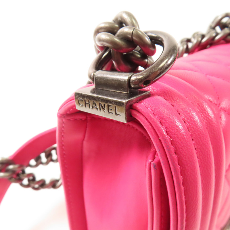 CHANEL 牛皮皮革Boy Chanel銀扣鏈帶肩背袋-9