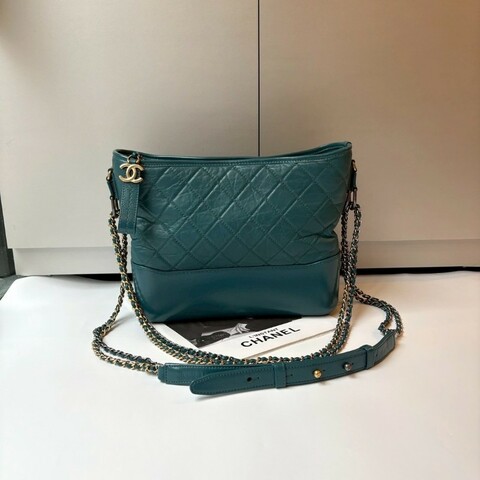 Chanel 湖水藍皮革流浪包 hobo bag