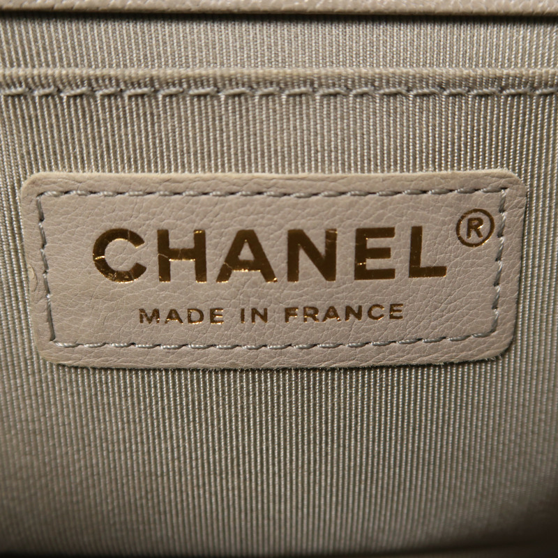 CHANEL 牛皮皮革Boy 20金扣肩背袋-13