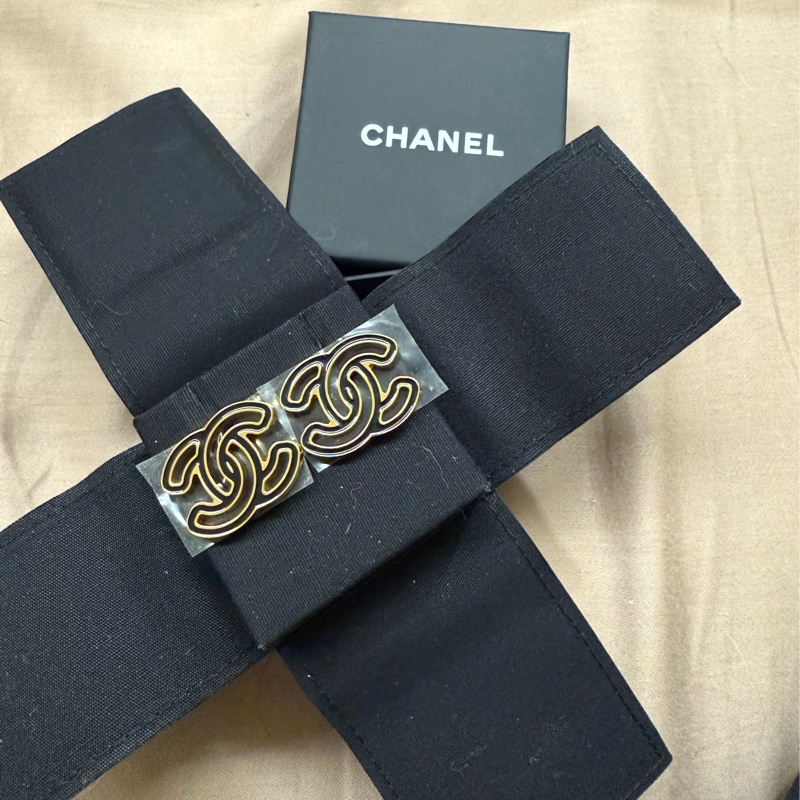 香奈兒CHANEL爆款24A漫畫感鏤空耳環-0