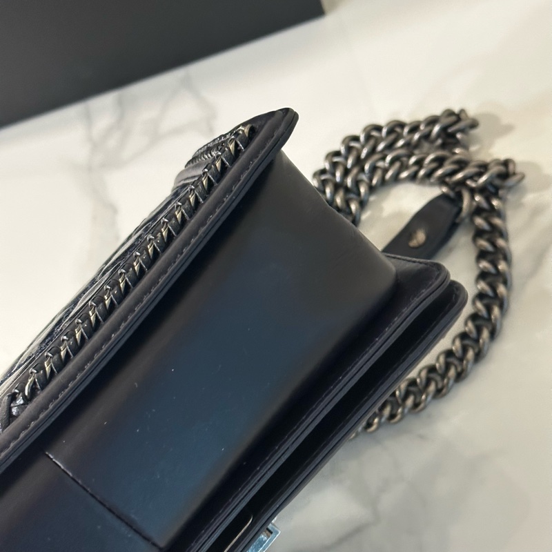 大全配🈶️購證❤️香奈兒手柄款 leboy 油臘牛皮boy25 限量款-9