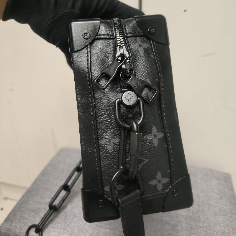 🌺盛夏折扣🌺快閃一週甜價至7/20‼️【8成新】㊣✨Louis Vuitton✨(贈內膽包)路易威登 LV 老花 SOFT TRUNK BOX黑武士 軟盒子 盒包 箱包 肩背包 斜背包 /二手精品/二手包🌳二手樹屋🌳-2