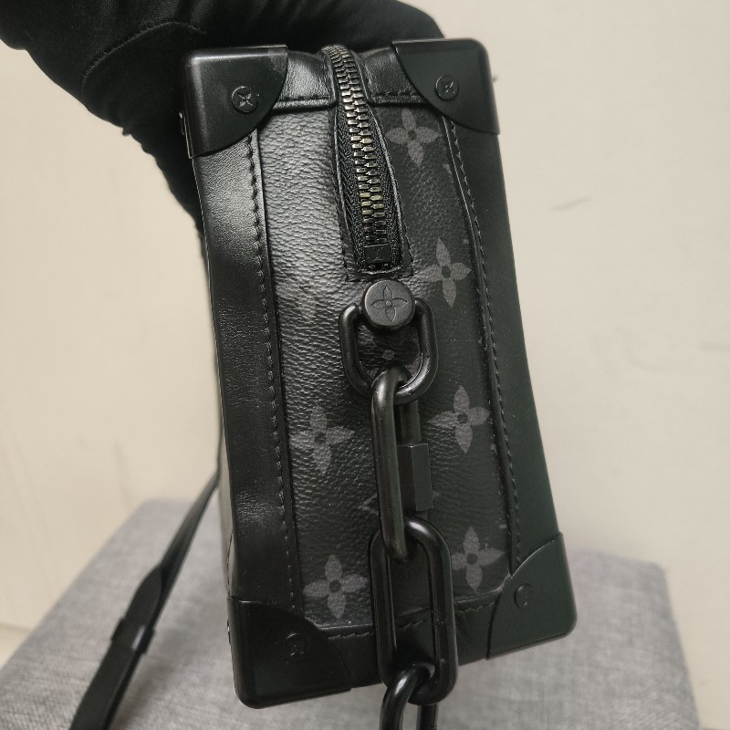 🌺盛夏折扣🌺快閃一週甜價至7/20‼️【8成新】㊣✨Louis Vuitton✨(贈內膽包)路易威登 LV 老花 SOFT TRUNK BOX黑武士 軟盒子 盒包 箱包 肩背包 斜背包 /二手精品/二手包🌳二手樹屋🌳-4
