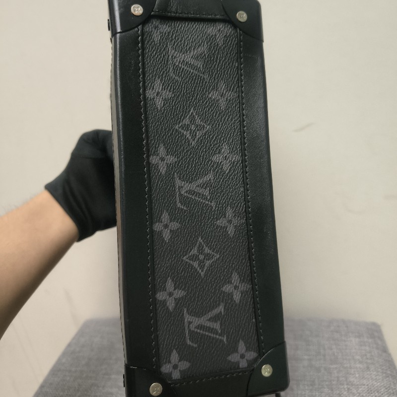 🌺盛夏折扣🌺快閃一週甜價至7/20‼️【8成新】㊣✨Louis Vuitton✨(贈內膽包)路易威登 LV 老花 SOFT TRUNK BOX黑武士 軟盒子 盒包 箱包 肩背包 斜背包 /二手精品/二手包🌳二手樹屋🌳-5